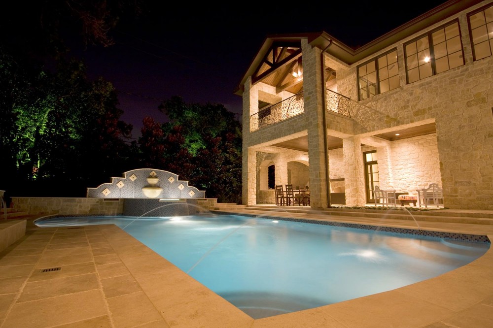 Photo By Paragon Pools. 