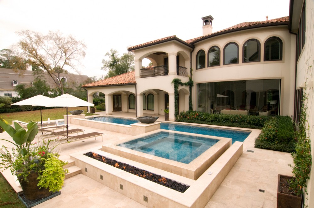 Photo By Paragon Pools. 