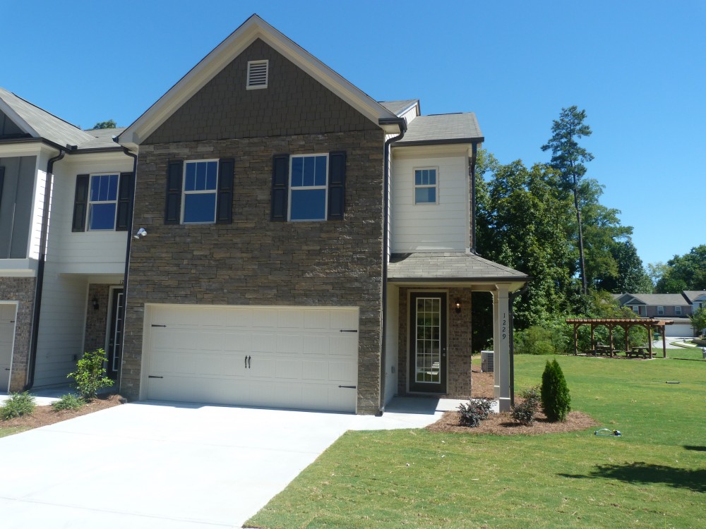 Photo By Richport Properties. New Rock Bridge