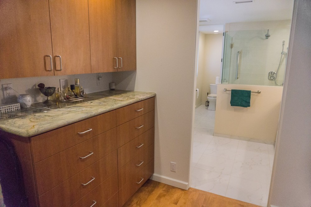 Photo By Danilo Nesovic, Designer Builder. Wood & Stone Modern Master Bath