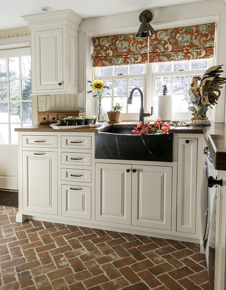 Photo By Aston Black. Farmhouse Kitchen