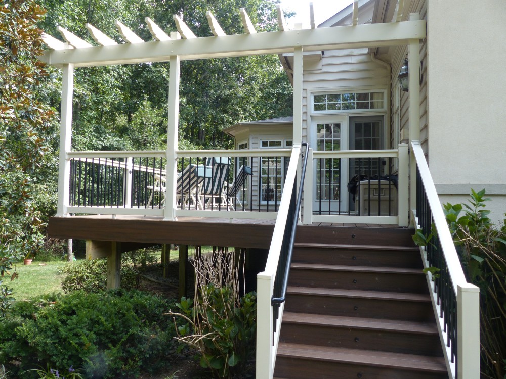 Photo By Sunshine Contracting. Decks & Porches