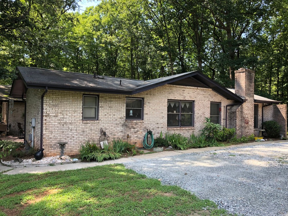 Photo By Skywalker Roofing. 