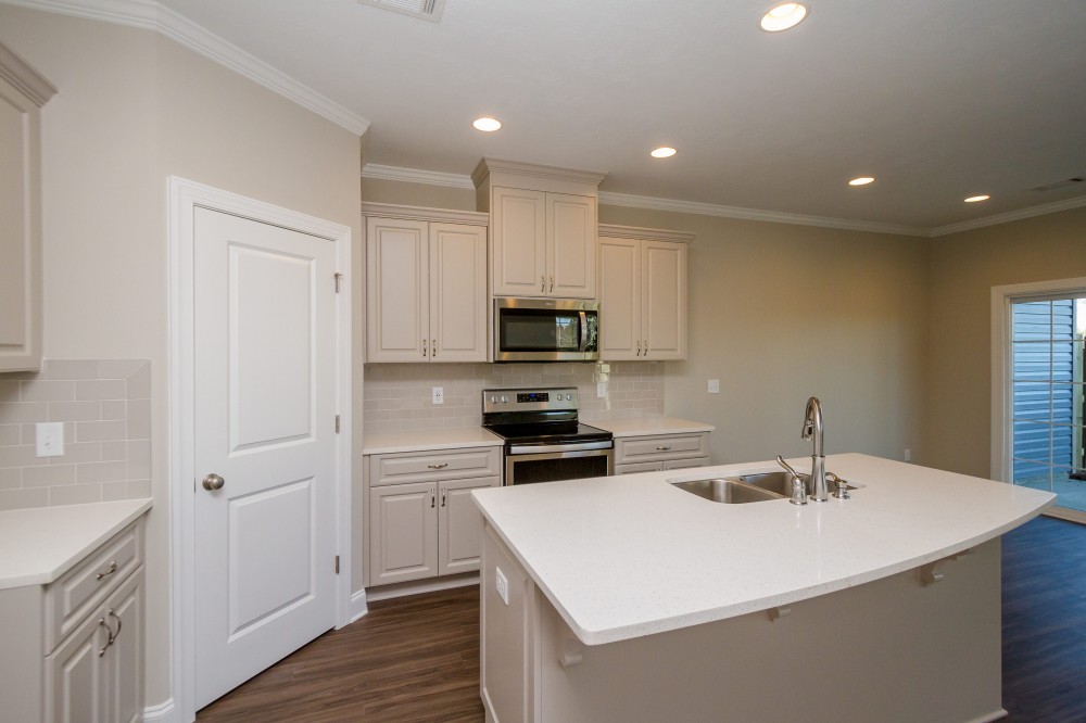 Photo By Ivey Residential. 