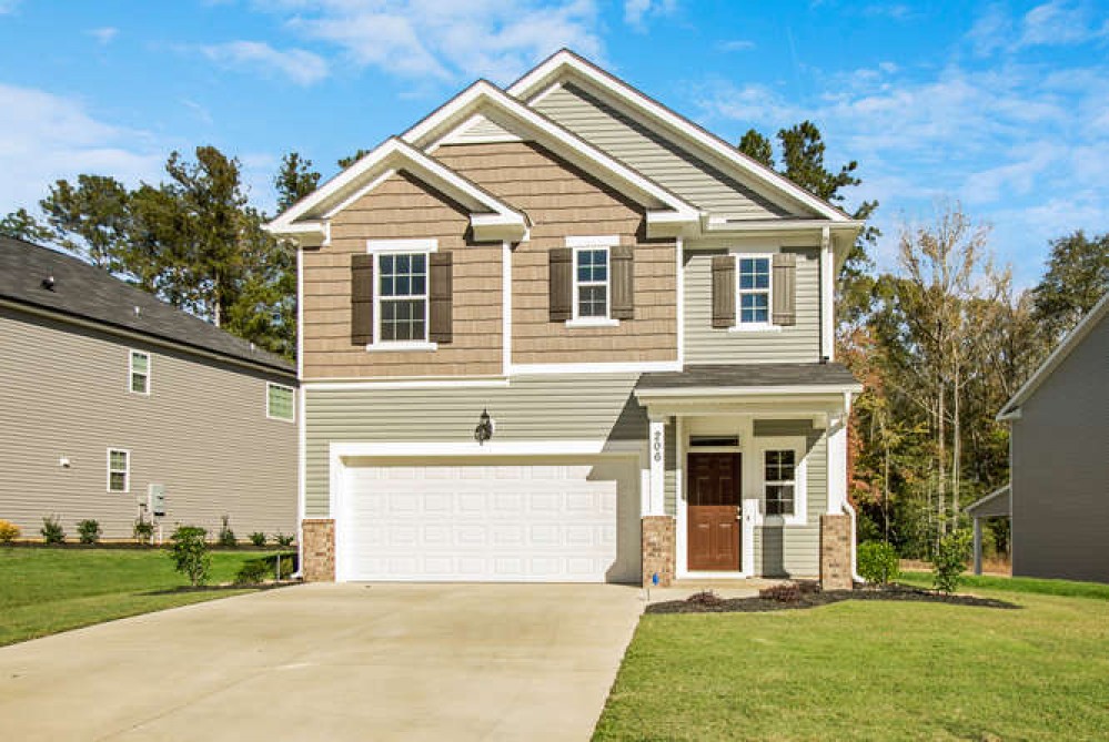 Photo By Ivey Residential. 