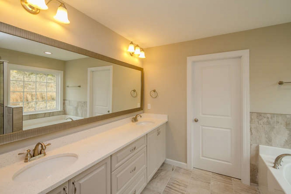 Photo By Ivey Residential. 