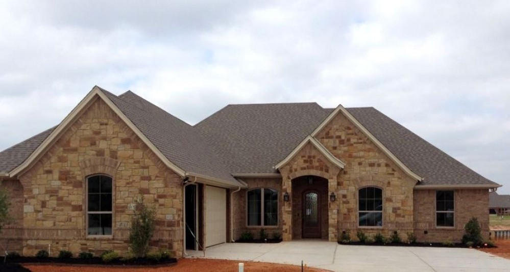 Photo By Couto Homes. 