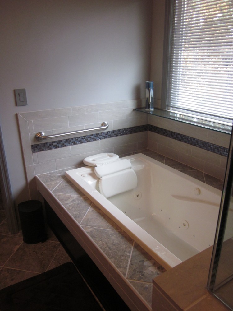 Photo By AK Complete Home Renovations. 