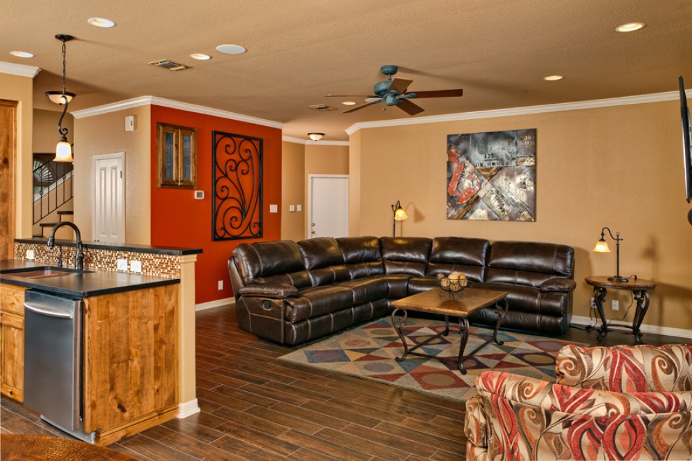 Photo By KM Builders. 