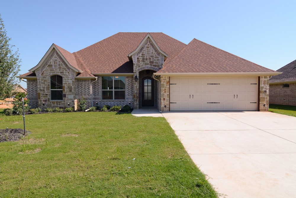 Photo By Couto Homes. 