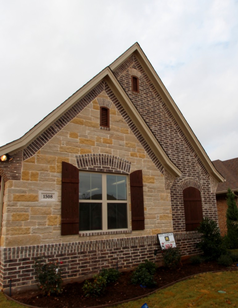 Photo By Couto Homes. 