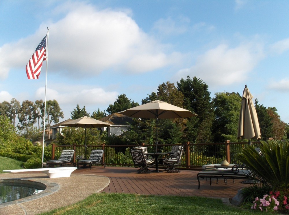 Photo By ProDeck Construction. 