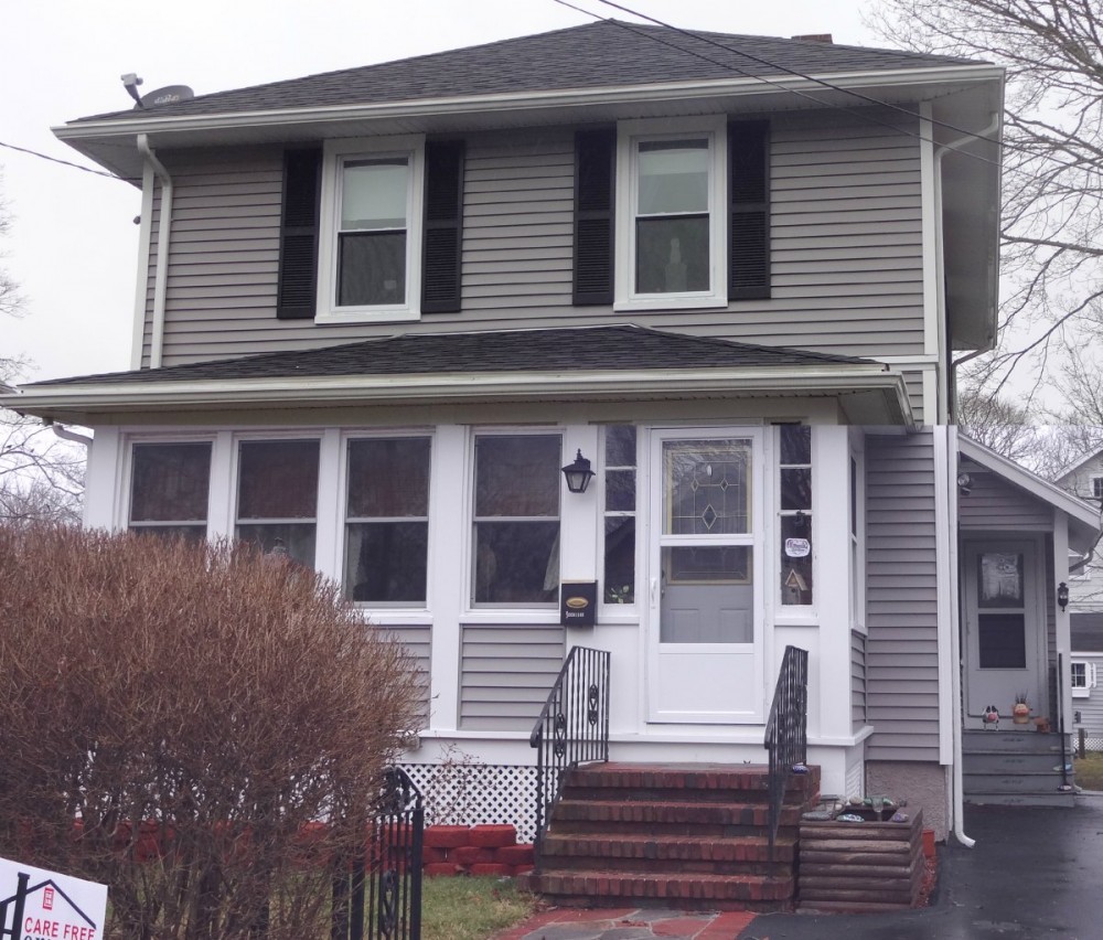 Photo By Care Free Homes Inc.. Mastic Carvedwood 44 Vinyl Siding