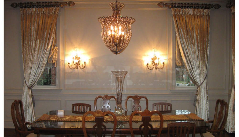 Photo By Nicole Draperies. Dining Room
