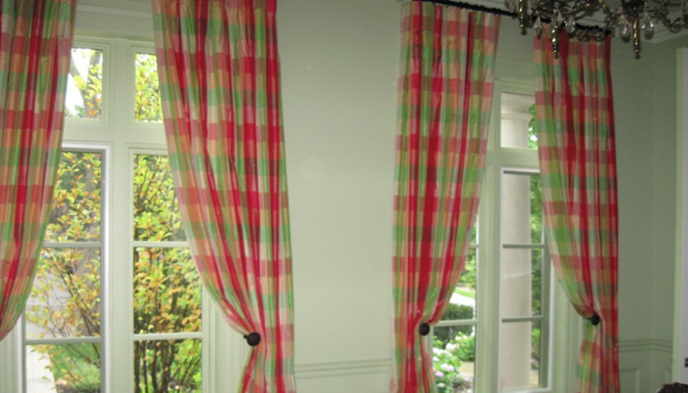 Photo By Nicole Draperies. Living Room