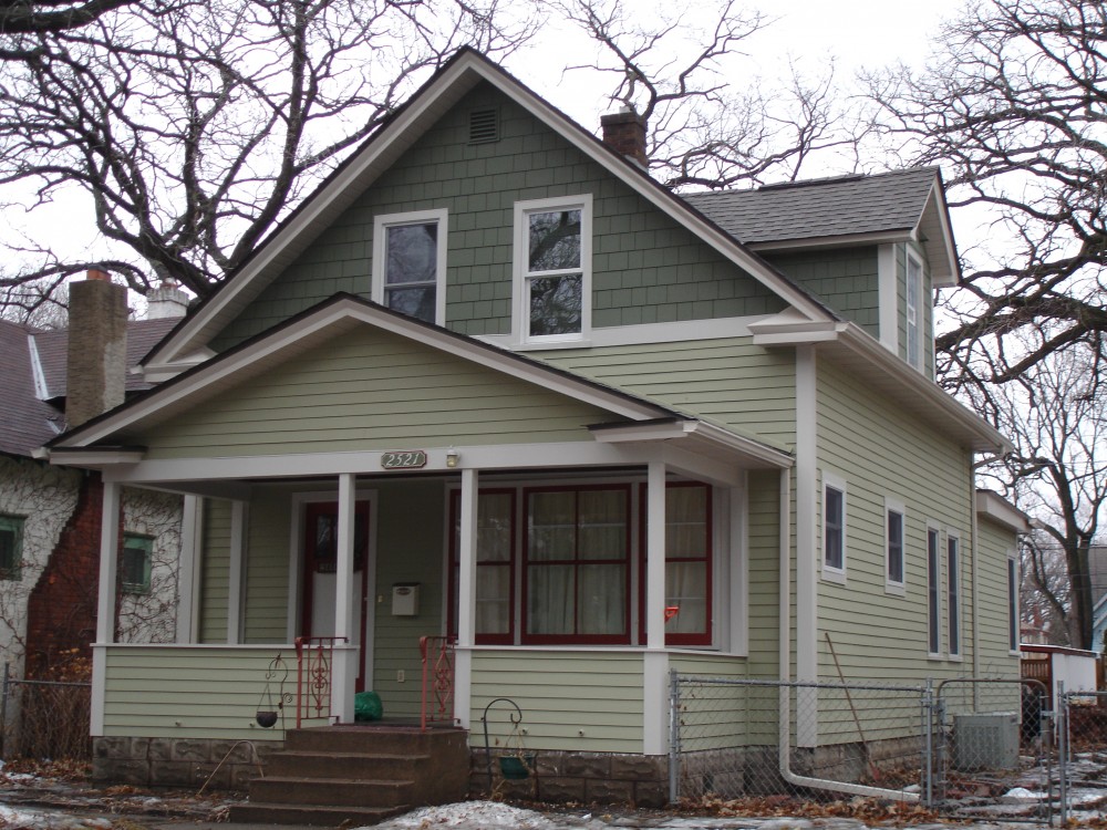 Photo By Craftsman's Choice. James Hardie Siding