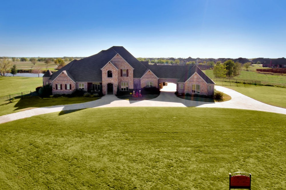 Photo By D.R. Moss Quality Custom Homes. D.R. Moss Quality Custom Homes