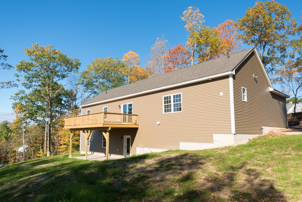 Photo By JAMBCO Construction. Contemporary Ranch