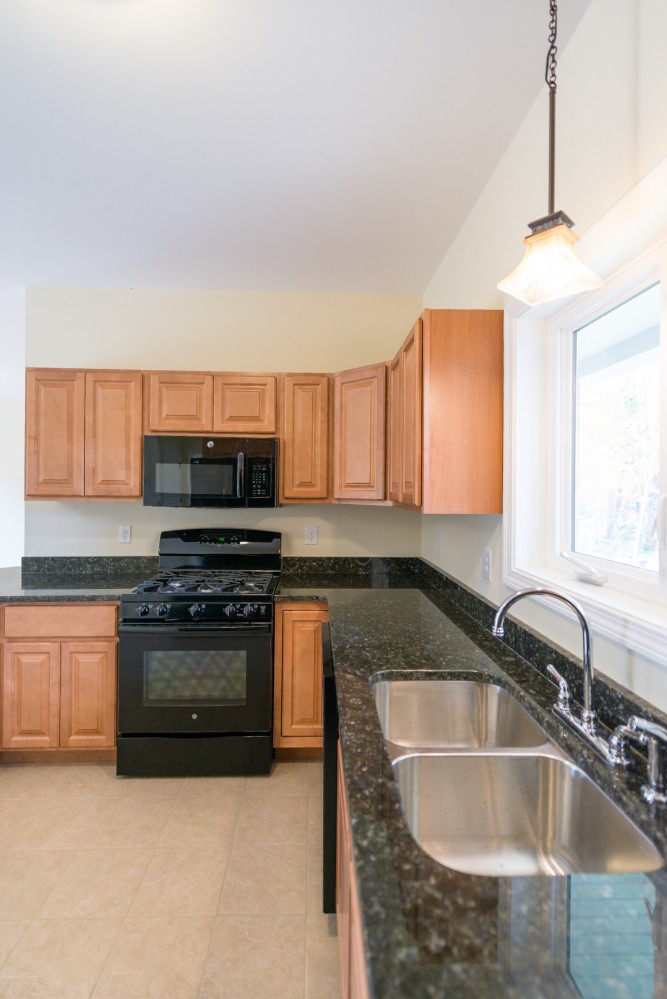 Photo By JAMBCO Construction. Contemporary Ranch