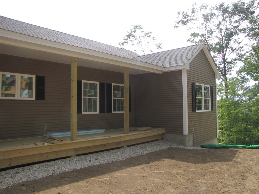 Photo By JAMBCO Construction. Contemporary Ranch