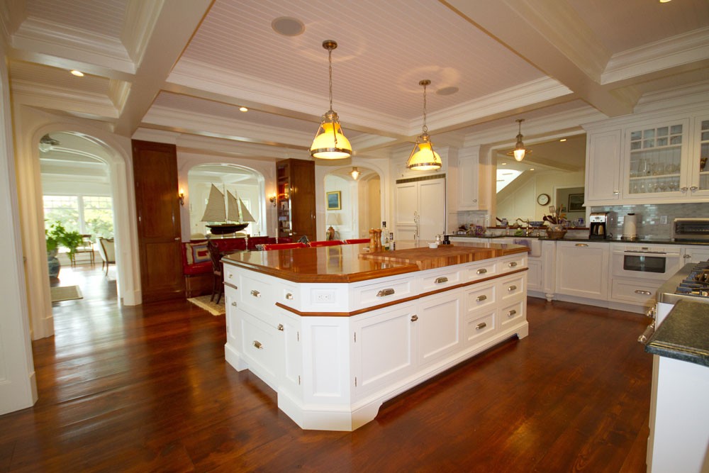 Photo By SJ MacGregor Builders. Shoal Cottage