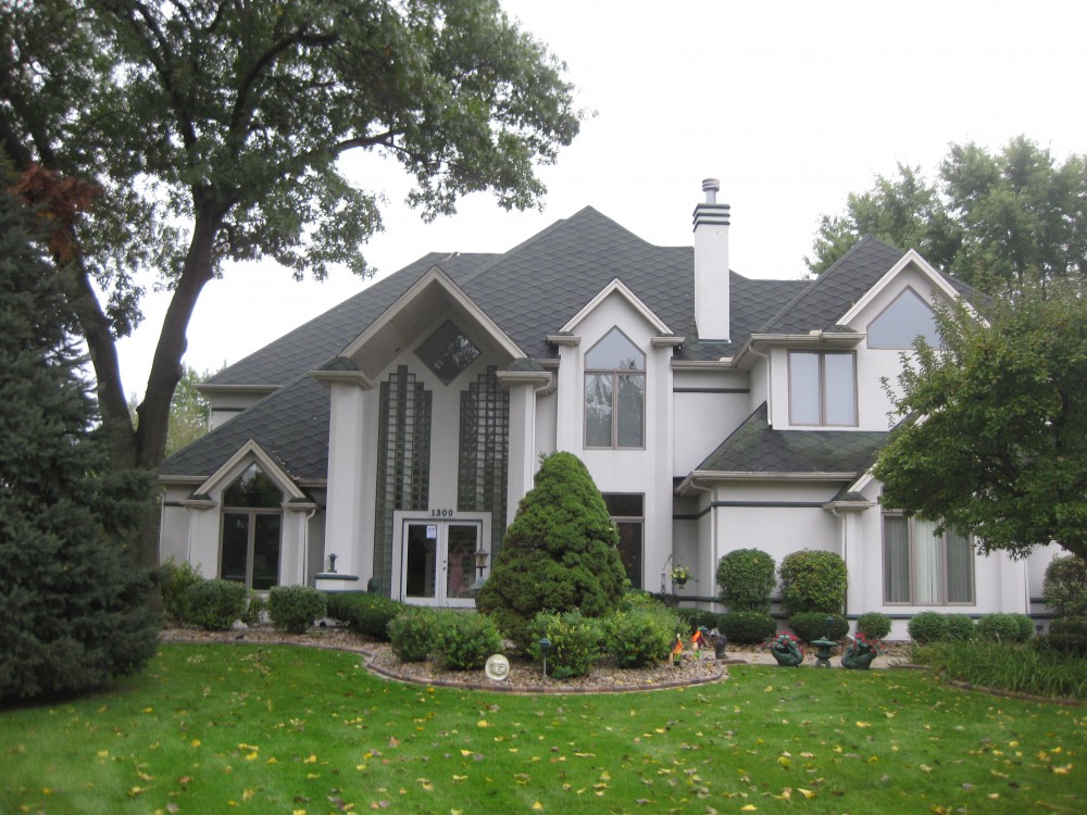 Photo By Lubie Roofing. 