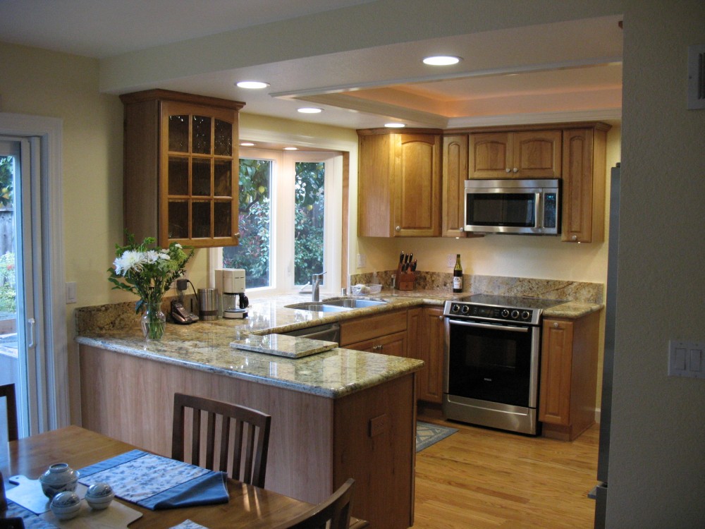 Photo By The Kitchen Crafter. Compact Kitchen, Bay Window