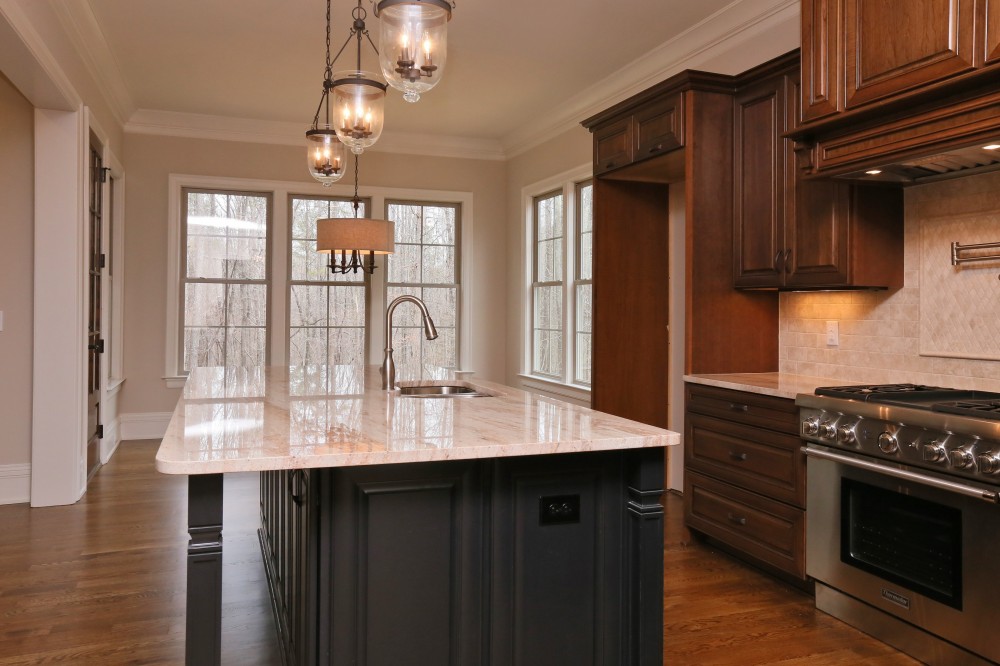 Photo By Robuck Design Build. 