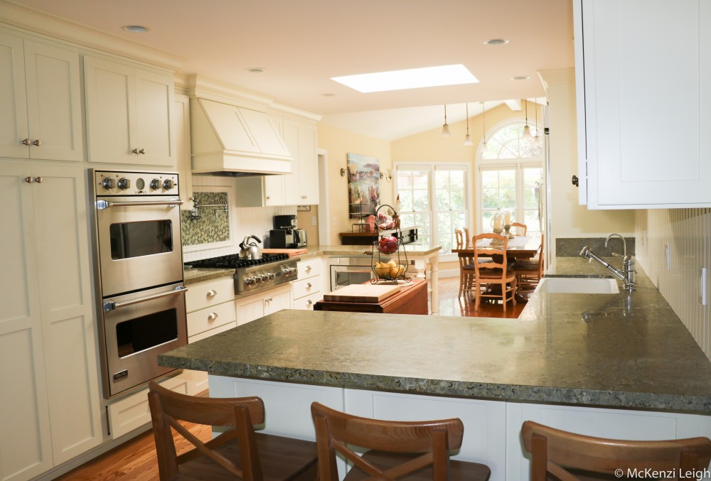 Photo By Jon R. Crase Construction, Inc.. Simply White - Kitchen Remodel 