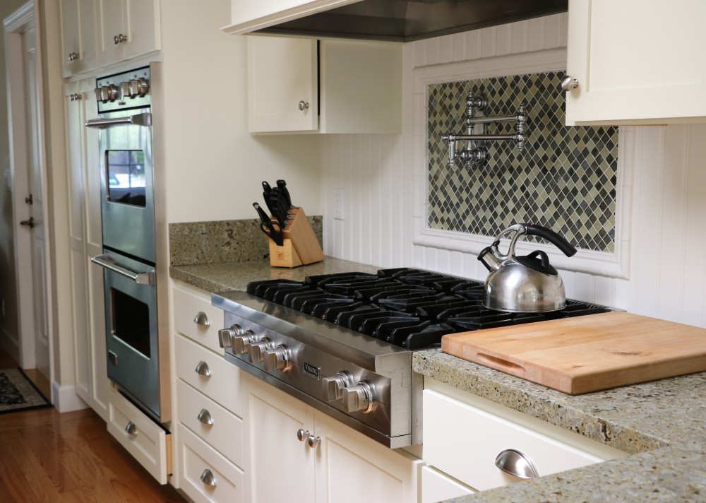 Photo By Jon R. Crase Construction, Inc.. Simply White - Kitchen Remodel 