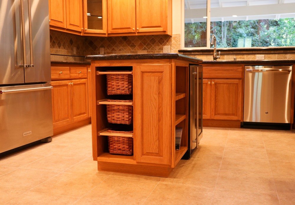 Photo By Jon R. Crase Construction, Inc.. The Butler's Pantry 