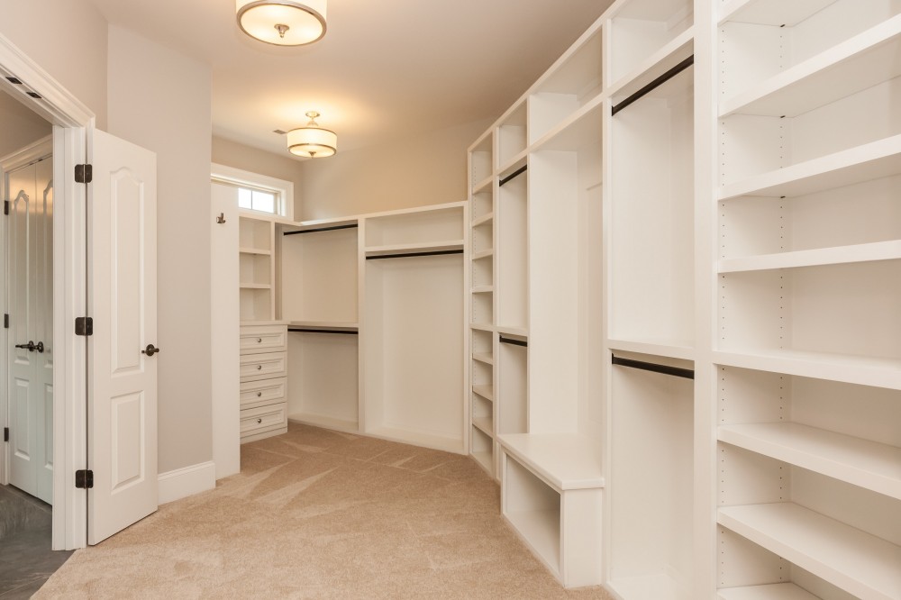 Photo By Robuck Design Build. 